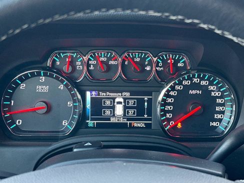 Used 2019 Chevrolet Suburban LT image 25