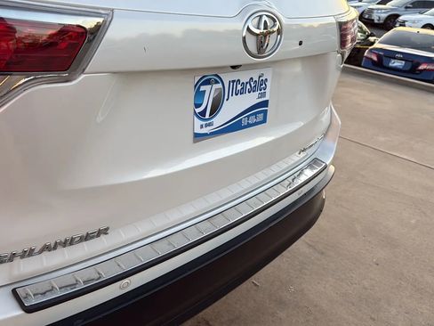 Used 2016 Toyota Highlander Limited Platinum image 28