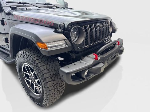 Used 2024 Jeep Gladiator Rubicon w/ Technology Group AWD/4WD image 17