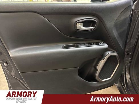 Used 2023 Jeep Renegade Latitude image 7