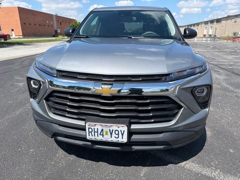 Used 2024 Chevrolet TrailBlazer LS w/ LS Convenience Package FWD image 2