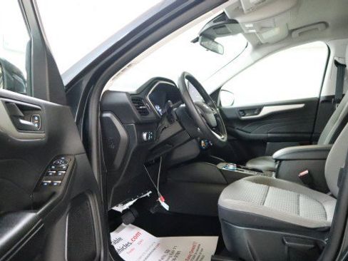 Used 2022 Ford Escape SE w/ Cold Weather Package image 9