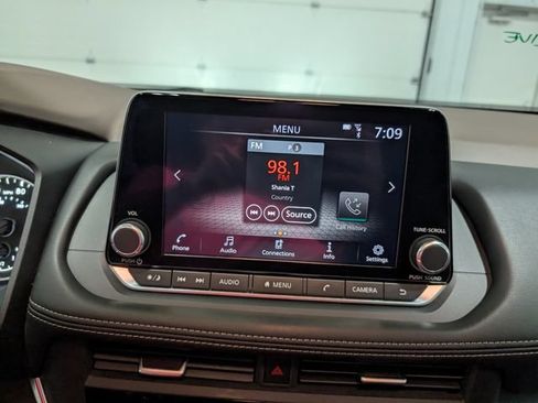 Used 2023 Nissan Rogue S AWD/4WD image 19