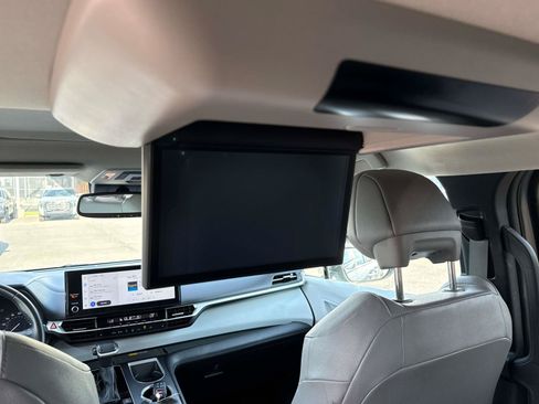Used 2025 Toyota Sienna XLE w/ XLE Plus Package AWD/4WD image 15