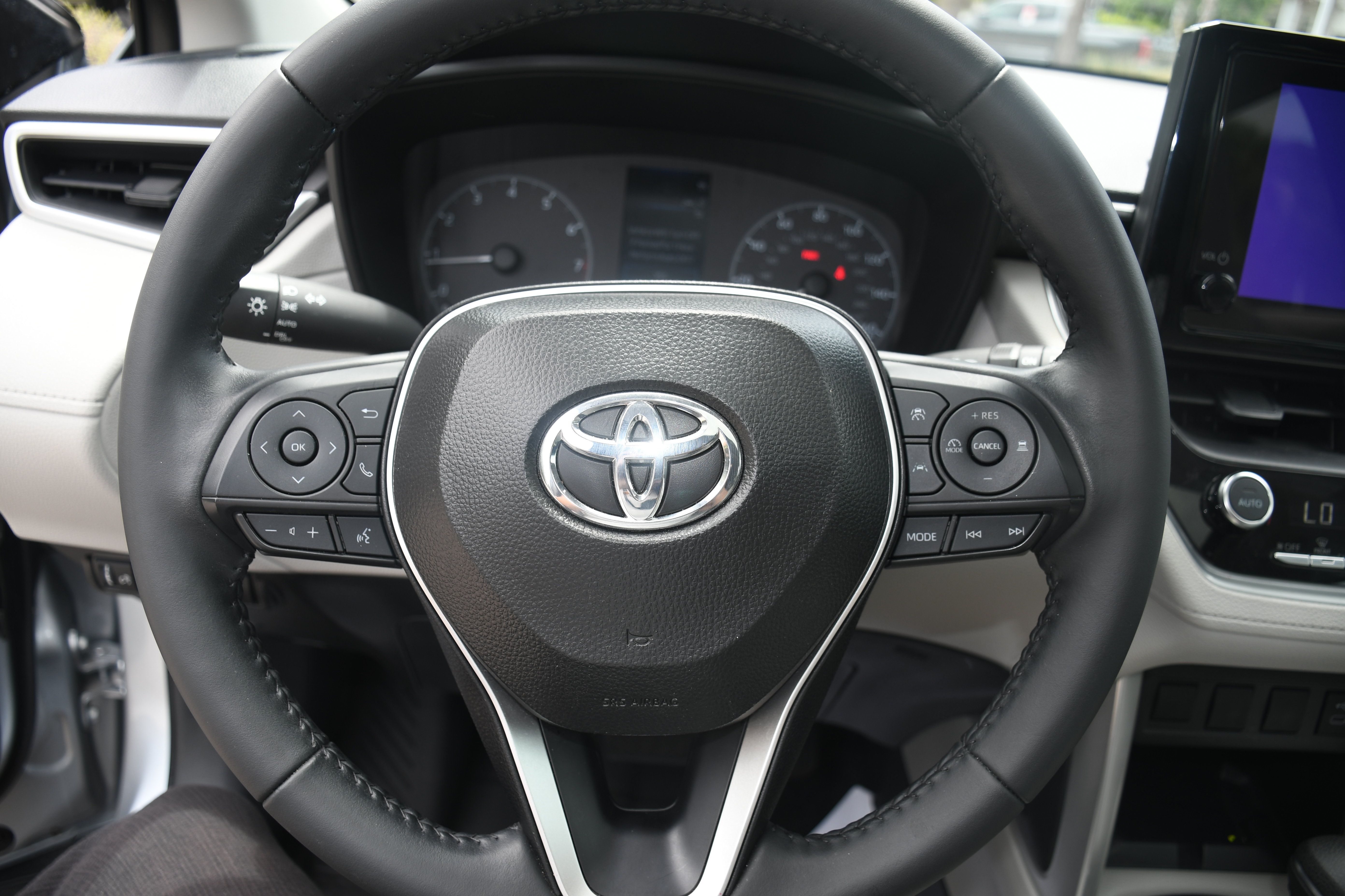 Certified 2025 Toyota Corolla Cross LE w/ Moonroof Package FWD image 13