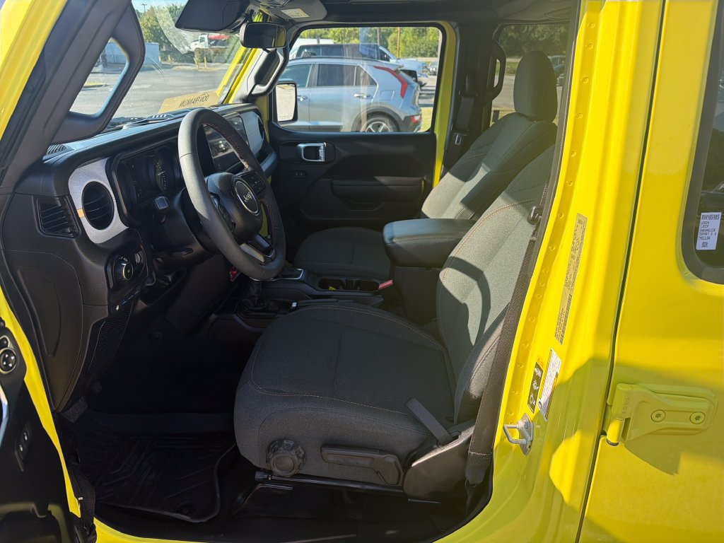 Used 2024 Jeep Wrangler Unlimited AWD/4WD image 13