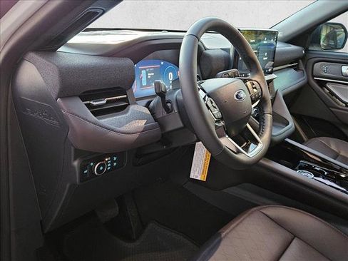 New 2026 Ford Explorer Platinum image 3