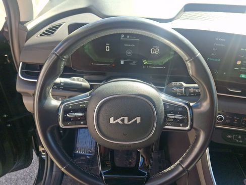 Used 2025 Kia Carnival EX FWD image 19