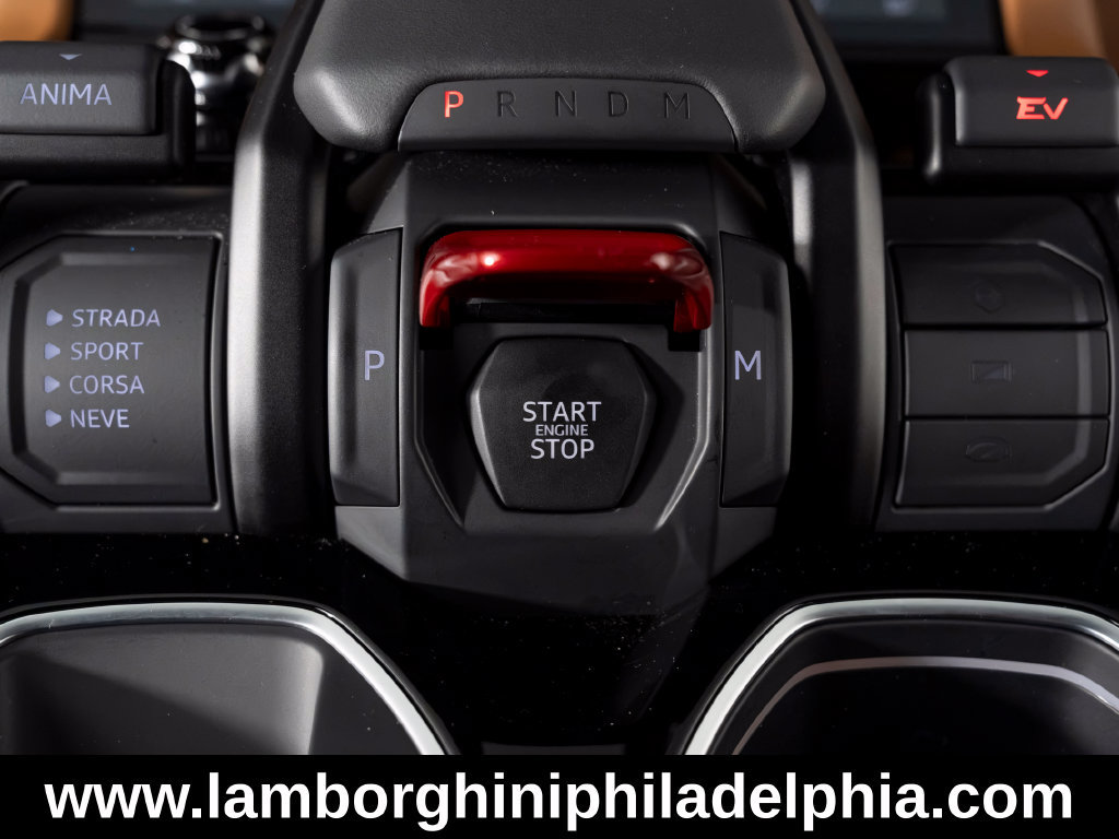Used 2025 Lamborghini Urus SE AWD/4WD image 26