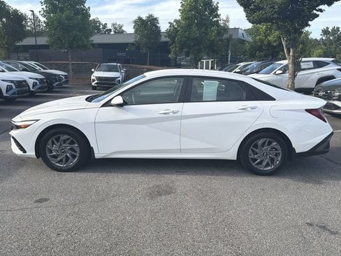 Certified 2026 Hyundai Elantra Hybrid FWD image 4