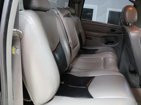 Used 2006 GMC Sierra 2500 SLT w/ Heavy-Duty Power Package image 51