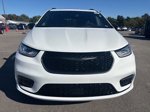 New 2026 Chrysler Pacifica Limited w/ S Appearance Package image 10