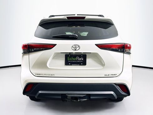 Used 2020 Toyota Highlander XLE image 7