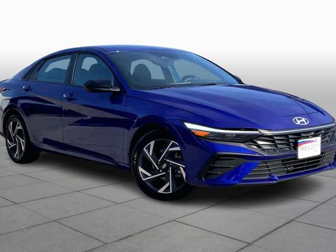 Used 2025 Hyundai Elantra Sport image 3