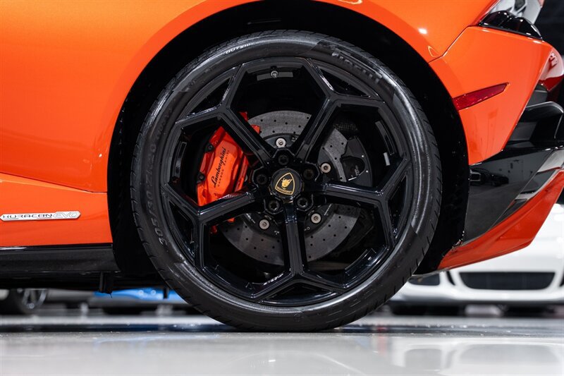 Used 2020 Lamborghini Huracan EVO AWD/4WD image 13