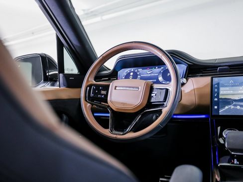 Used 2023 Land Rover Range Rover Sport SE Dynamic image 27