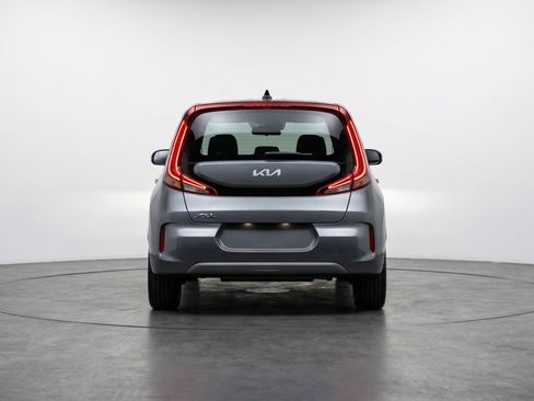 Used 2025 Kia Soul LX w/ LX Technology Package FWD image 7