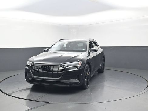 Used 2022 Audi e-tron Premium Plus w/ Premium Plus Package AWD/4WD image 4
