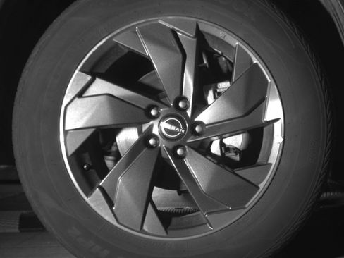 Used 2025 Nissan Rogue SV AWD/4WD image 13