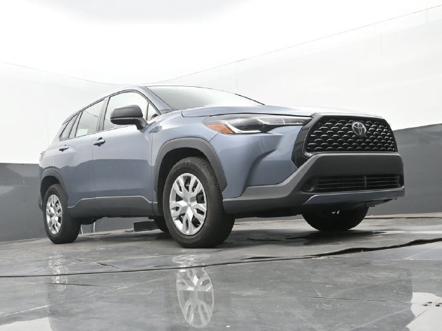 Used 2025 Toyota Corolla Cross L FWD image 9