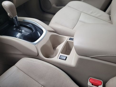 Used 2015 Nissan Rogue SL w/ SL Premium Package image 26