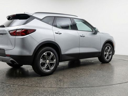 Used 2025 Chevrolet Blazer LT FWD image 9