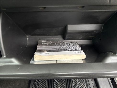 Used 2016 GMC Canyon SLE image 30