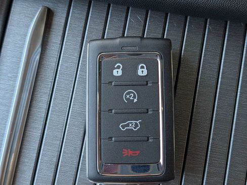 Used 2025 Jeep Wagoneer 4WD w/ Convenience Group I image 36