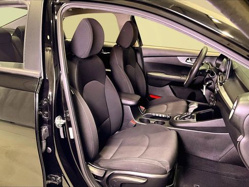 Used 2021 Kia Forte LXS image 28