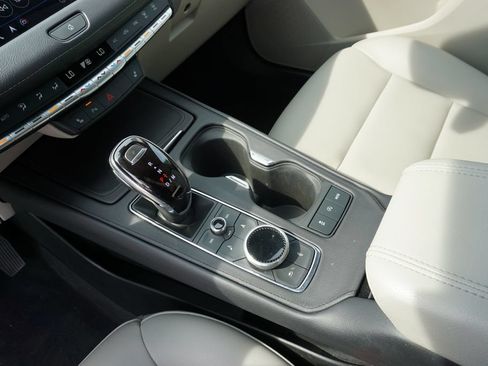 Used 2022 Cadillac XT4 Luxury w/ Cold Weather Package FWD image 34