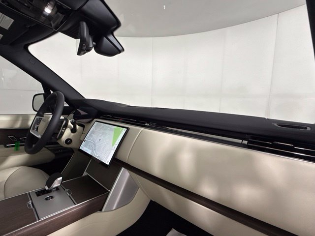 New 2026 Land Rover Range Rover Long Wheelbase SE AWD/4WD image 32