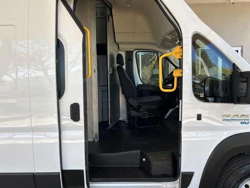 Used 2024 RAM ProMaster 3500 w/ Delivery Van Package FWD image 22