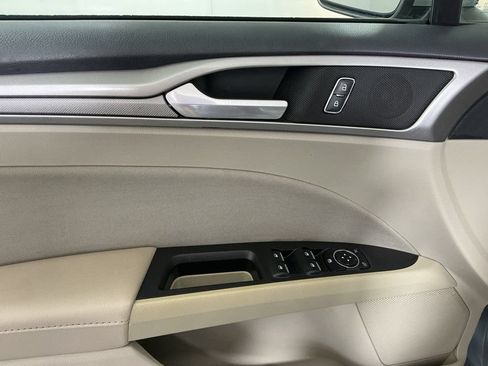 Used 2020 Ford Fusion SE FWD image 18