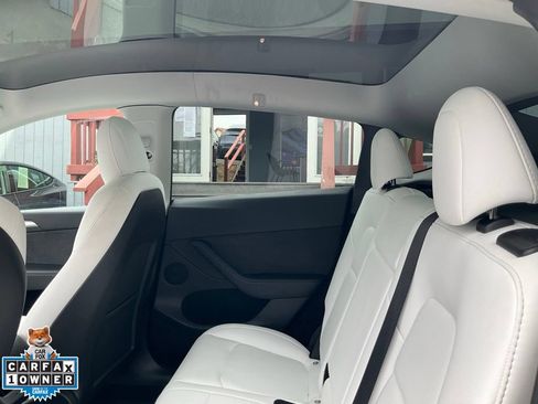 Used 2022 Tesla Model Y Long Range AWD/4WD image 34