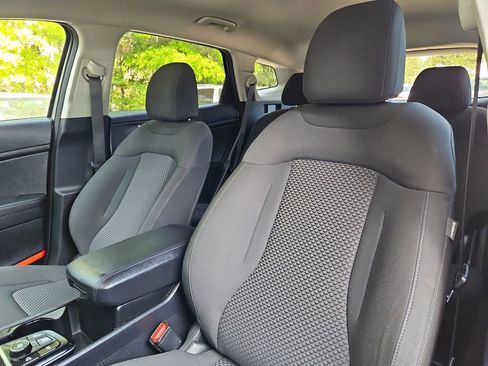 Used 2024 Kia Sportage LX FWD image 21