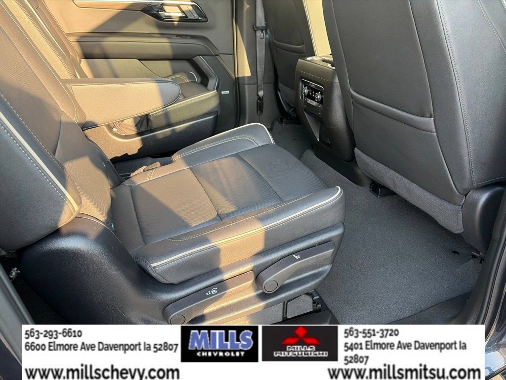 Used 2025 Chevrolet Suburban Premier AWD/4WD image 22
