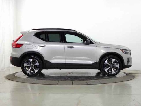 Certified 2025 Volvo XC40 B5 Plus image 12