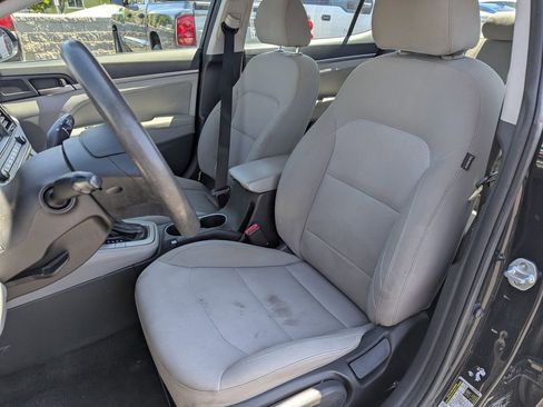 Used 2018 Hyundai Elantra SEL FWD image 16