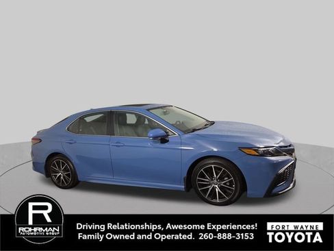 Used 2023 Toyota Camry SE w/ Cold Weather Package FWD image 5