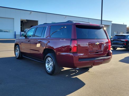 Used 2018 Chevrolet Suburban LT w/ Luxury Package image 3