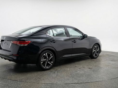 Used 2025 Nissan Sentra SV image 9