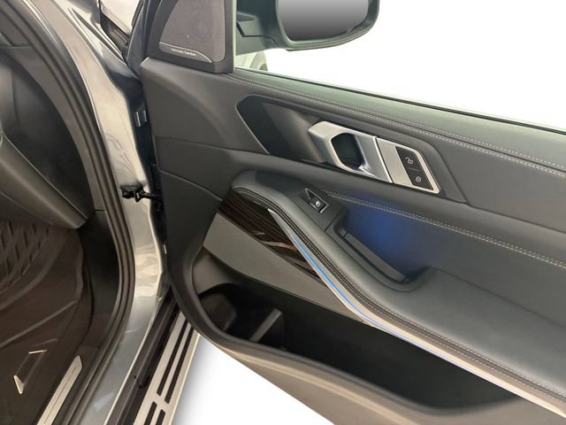 Used 2025 BMW X5 xDrive50e AWD/4WD image 15