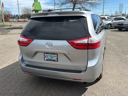 Used 2015 Toyota Sienna XLE Premium image 4