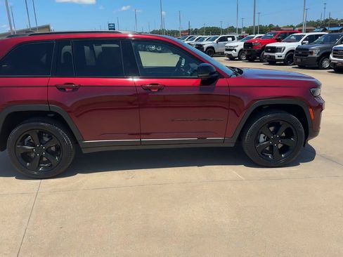 Used 2025 Jeep Grand Cherokee Limited w/ Black Appearance Package AWD/4WD image 2
