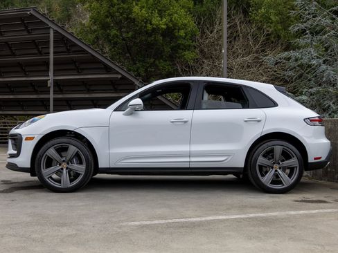 New 2025 Porsche Macan image 2