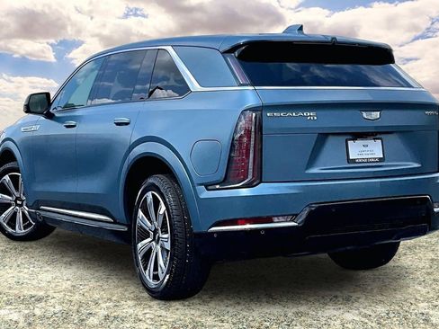Certified 2025 Cadillac Escalade IQ Luxury 2 AWD/4WD image 4