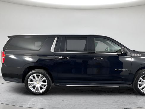 Used 2023 Chevrolet Suburban High Country w/ Advanced Technology Package AWD/4WD image 2