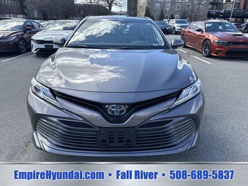 Used 2020 Toyota Camry XLE w/ Sunroof Package FWD image 9