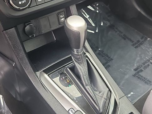 Used 2015 Toyota Corolla LE FWD image 21