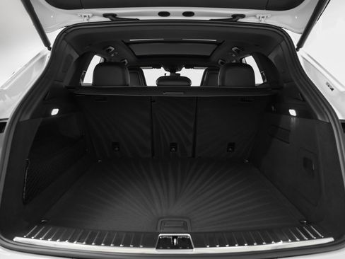 Used 2025 Porsche Cayenne image 16